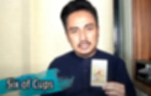 Denny Darko menerawang perasaan Raffi Ahmad melalui media kartu tarot