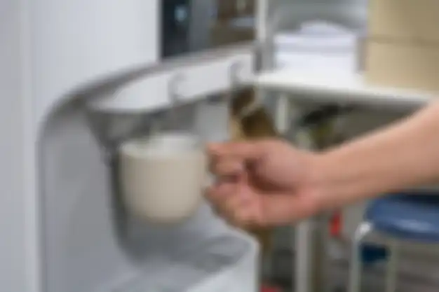Sering Dianggap Sehat, Ini Dia Bahaya Tersembunyi saat Minum Air dari Dispenser!
