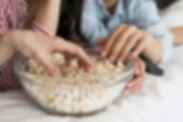 Ilustrasi snack yang bikin berat badan cepat turun (popcorn)