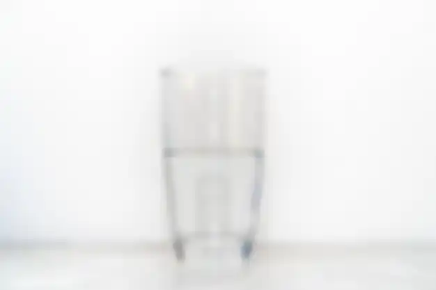 Syarat kimia pada air aman minum adalah seberapa kandungan zat kimianya. 