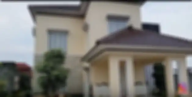 Penampakan depan rumah Bu Dendy