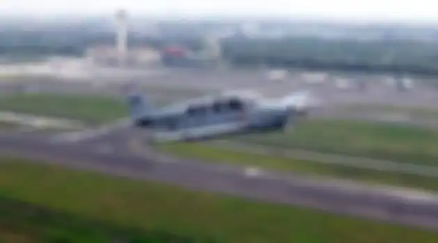 Ini sosok pilot pesawat latih TNI AL yang jatuh di Selat Madura. Foto terkininya masih misterius. TNI AL melakukan operasi pencarian.