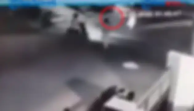 Emak-emak kembali kejar begal dengan membawa celurit pelaku