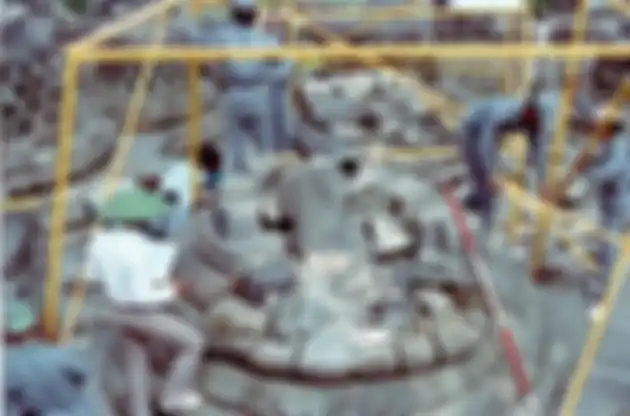 Abdul Qadir Hasan Baraja pendiri Khilafatul Muslimin dipenjara karena bom Candi Borobudur. Namun, dalangnya masih jadi misteri.