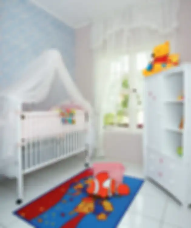 Kamar tidur anak ini berplafon setinggi 3 m.