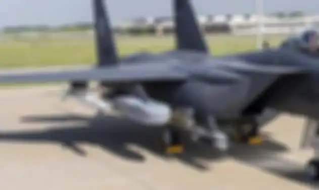 Rudal Taurus saat dipasang pada Loadout F-15