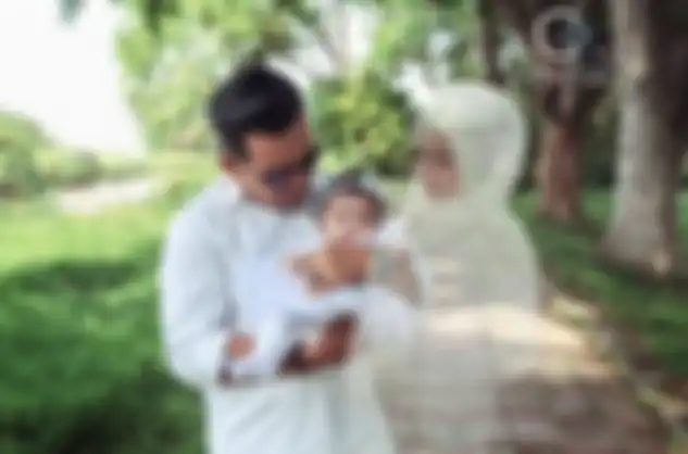 Arwah istrinya seolah hadir dalam pemotretan tersebut.