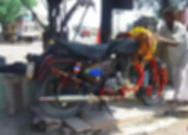Inilah penampakan Om Banna dari jarak dekat.