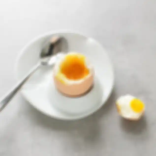 Telur rebus setengah matang