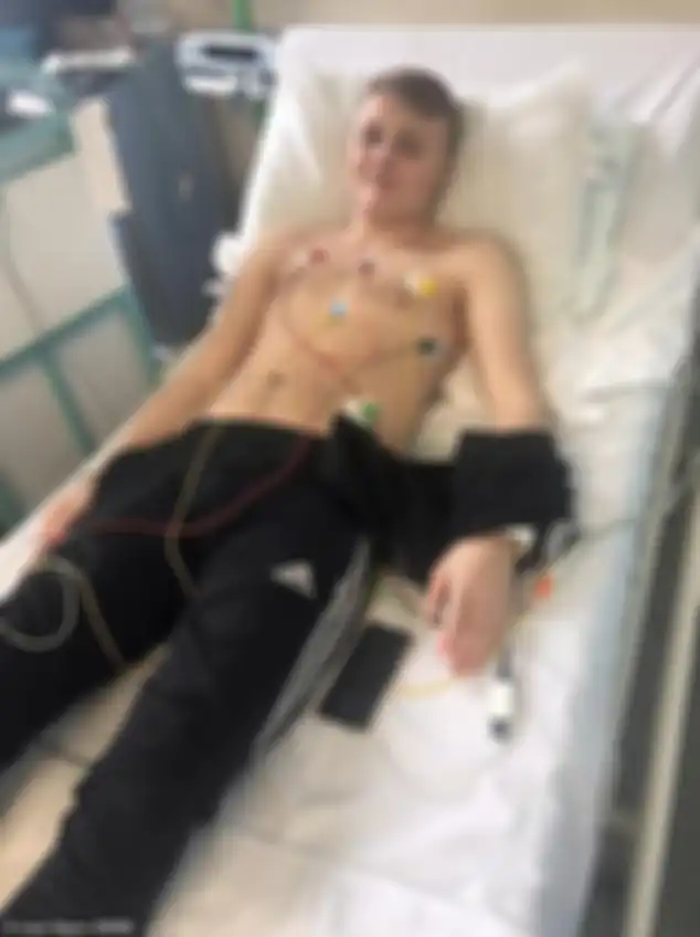 Liam Spare, remaja Inggris yang mengidap penyakit langka, yang bahkan membuatnya tidak bisa jatuh cinta. 