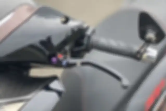 Master rem Brembo dan spion bar-end.