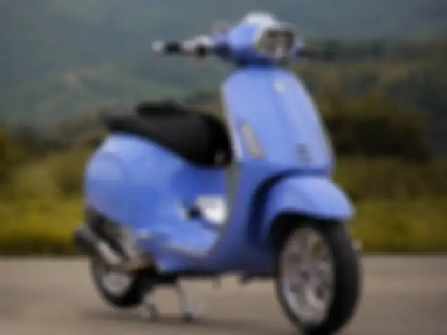 Modifikasi Vespa Sprint ini juga dibalut banyak aksesoris hedon.
