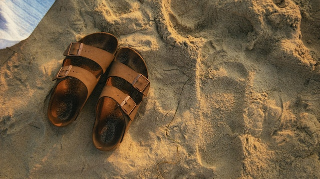Ilustrasi kehilangan sandal