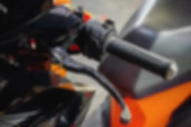 Di sebelah kiri terpasang handel TWM.