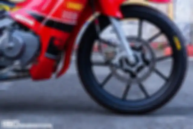 Area kaki-kaki pakai pelek Daytona dan pengereman full Brembo.