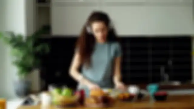 Beri contoh cara berkegiatan aman di di dapur. 