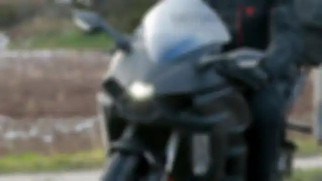 Sensor radar terlihat di area depan calon Kawasaki Ninja H2 SX 2022.