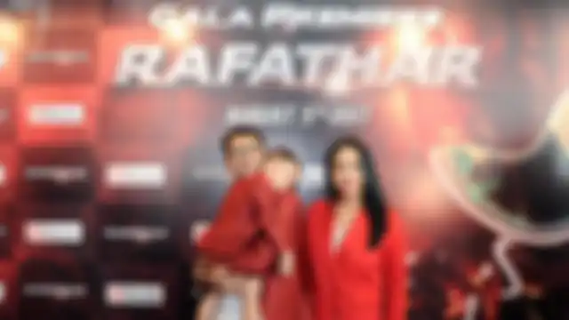 Raffi Ahmad, Rafathar dan Nagita Slavina dalam Gala Premiere film Rafathar. 