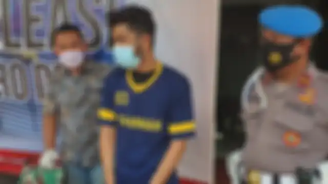 Foto tampang pelaku yang membunuh Yorhan Lopo beredar di media sosial. Pelaku mengaku nekat menusuk korban gegara masalah sepele ini.