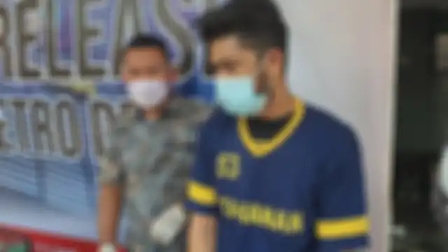 Foto tampang pelaku yang membunuh Yorhan Lopo beredar di media sosial. Pelaku mengaku nekat menusuk korban gegara masalah sepele ini.