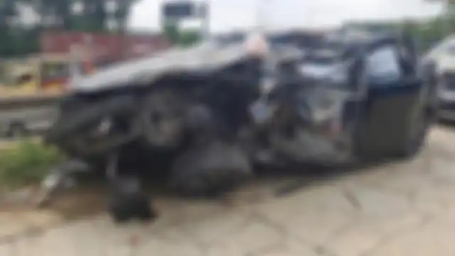 Mobil kecelakaan Laura Anna dan Gaga Muhammad