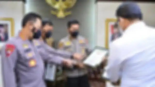 Ini sosok jenderal bintang 2 yang membawa ferdy Sambo ke Mako Brimob. Foto Irjen Slamet Uliandi ditelusuri. Sama-sama terima rekor MURI.