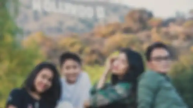 Aprilla Iryani bersama anak dan suami.
