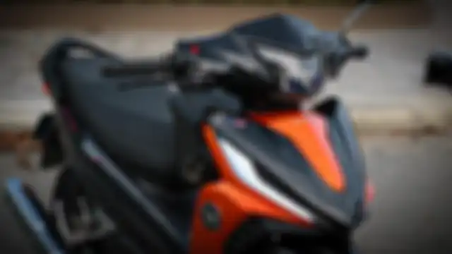 Headlamp sudah ditanam LED proyektor. Master rem pakai Brembo RCS dan gas spontan Domino.