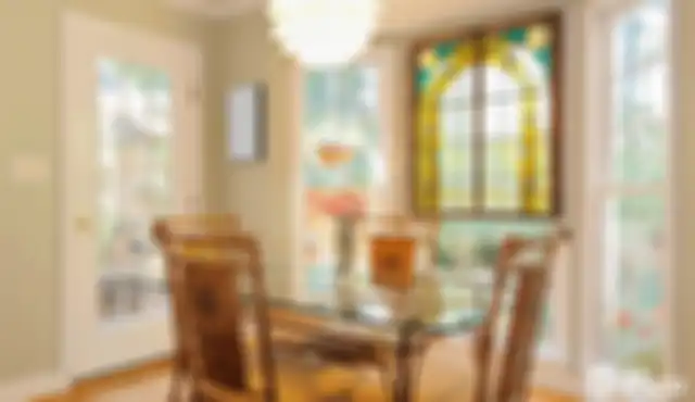 Pengaplikasian kaca patri di rumah tinggal. 