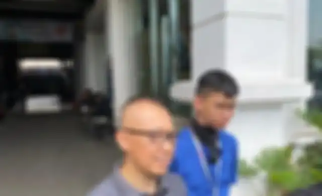 Kondisi Sultan Rifat Alfatih (baju biru) berangsur pulih dan membaik setelah insiden terjerat kabel optik di Jaksel.