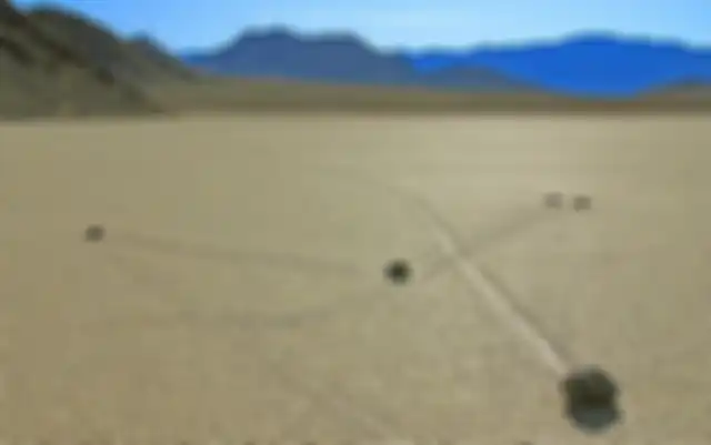 Batu bergerak di Death Valley.
