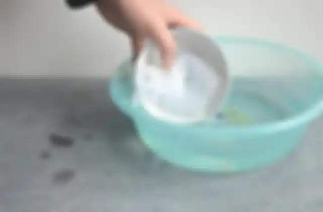 Untuk mencuci piring.