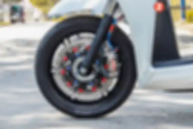 Pakai Brembo GP4RX. Ciamik!