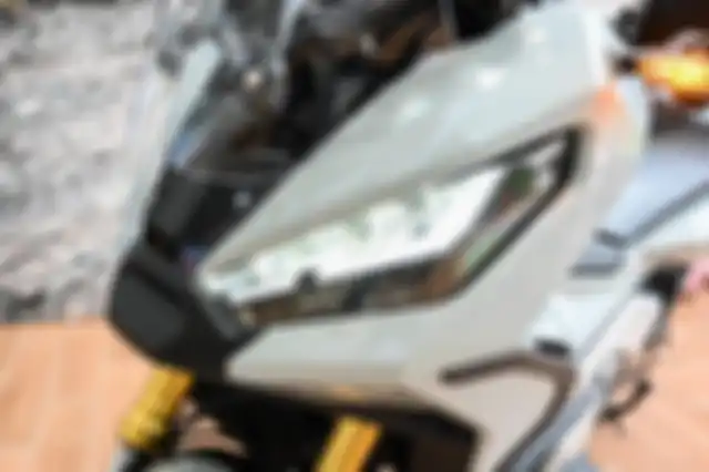 Headlamp LED yang dapat mengatur kecerahan secara otomatis.