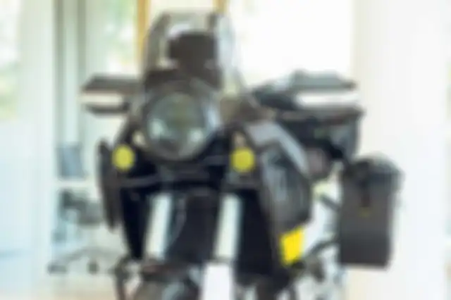 Tampak depan Husqvarna Norden 901.