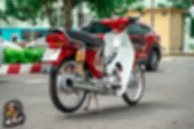 Modifikasi motor Honda Super Dream ini layak disebut 'bebek hedon'!