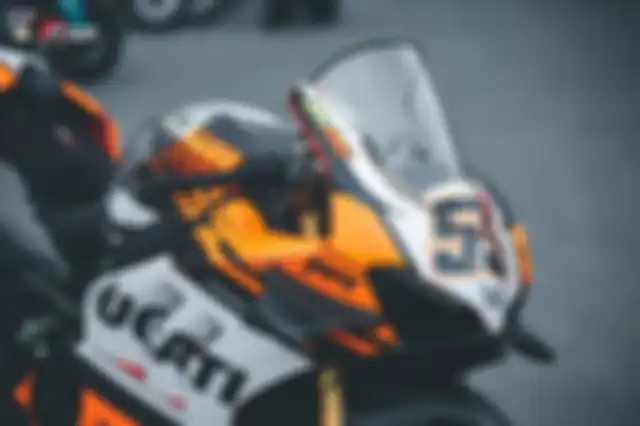 Motif desain bodi dan windshield di Ducati Panigale V4 S ini sudah berubah.