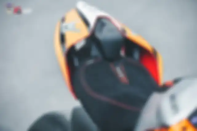 Bagian jok dan buritan Ducati Panigale V4 S makin sporty.
