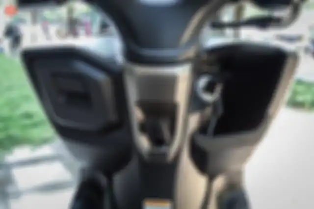Dek depan Suzuki Burgman Street 125.