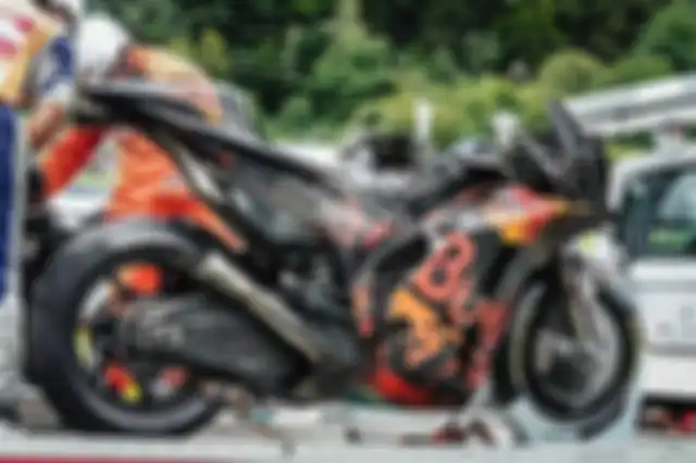 Motor KTM RC16 yang dikendarai Dani Pedrosa terbakar saat MotoGP Styria 2021.