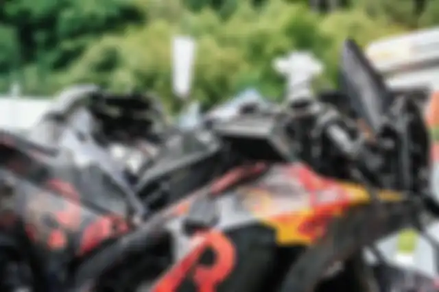 Motor Dani Pedrosa yang terbakar.
