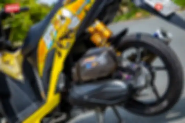 Sokbreker Ohlins terpampang di bagian belakang.