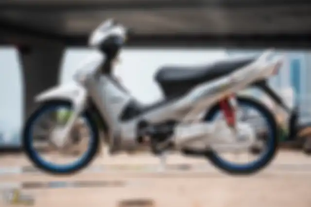 Selain kena repaint, bodi Honda Supra X 125 ini juga ditempel sticker stripping. 