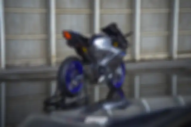 Modifikasi Yamaha R15M.