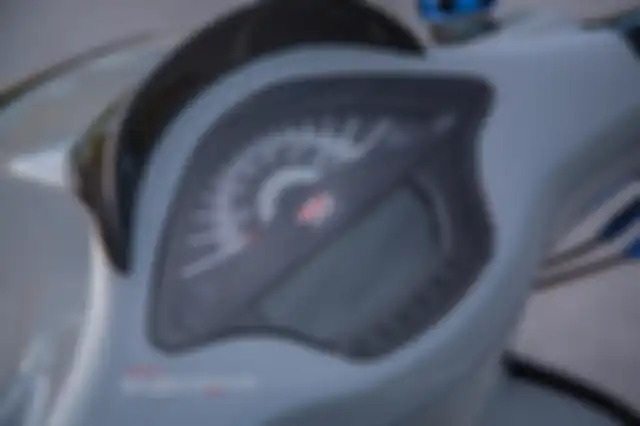 Spidometer SIP menggantikan spidometer bawaan.