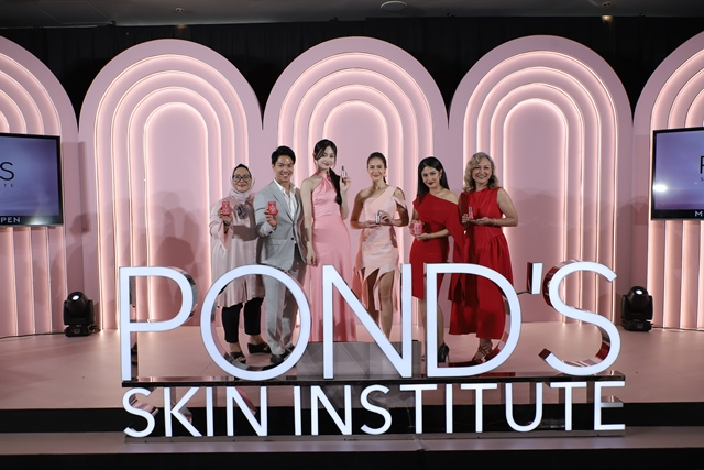 Tzuyu TWICE, Pevita Pearce dan Dian Sastro pada Press Conference POND'S SKIN INSTITUTE Time Capsule