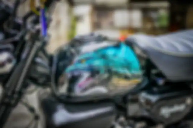Tangkinya kena airbrush dengan motif Godzilla.