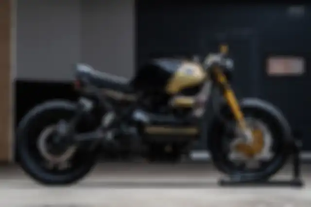 Modifikasi BMW K100 bergaya cafe racer garapan IronWood Motorcycles.