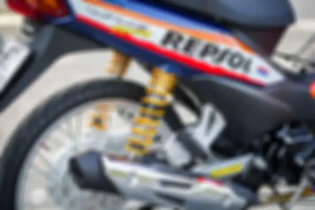 Livery Repsol HRC ada di modifikasi motor bebek ini.