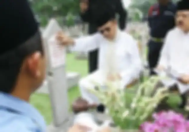 Foto ciuman terakhir Habibie kepada istrinya, Ainun bikin air mata tumpah. Film Habibie & Ainun 3 yang tayang di TV dinantikan pemirsa.